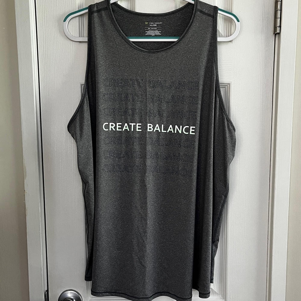 TEK GEAR DryTek Gray Racerback Tank Top
Size 2X